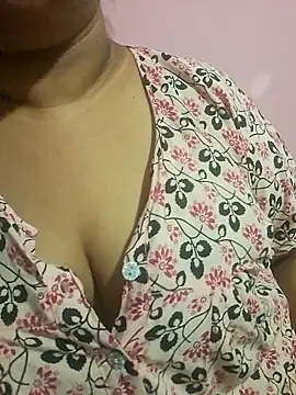 Snapshot of Ravina_patil1 chatting on May 11, 2026, 2:45 pm Ravina patil1 online show from May 11, 2026, 2:45 pm