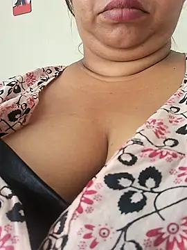 Snapshot of Ravina_patil1 chatting on May 31, 2026, 5:26 am Ravina patil1 online show from May 31, 2026, 5:26 am
