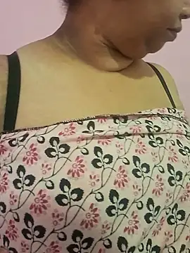 Snapshot of Ravina_patil1 chatting on June 20, 2026, 8:28 am Ravina patil1 online show from June 20, 2026, 8:28 am