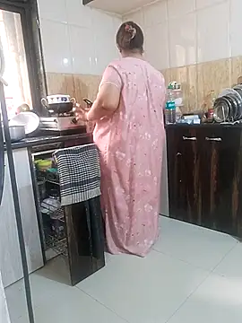 Snapshot of Ravina_patil1 chatting on August 1, 2026, 5:18 am Ravina patil1 online show from August 1, 2026, 5:18 am
