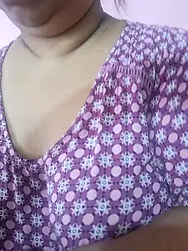 Snapshot of Ravina_patil1 chatting on August 6, 2026, 5:42 am Ravina patil1 online show from August 6, 2026, 5:42 am