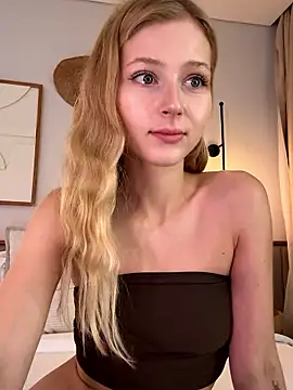 LunaRase online show from January 13, 2026, 6:18 am