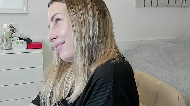 Mia shy1 online show from January 4, 2025, 9:54 am