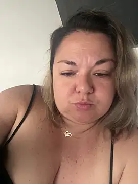 MikyVesela online show from May 13, 2026, 8:12 am
