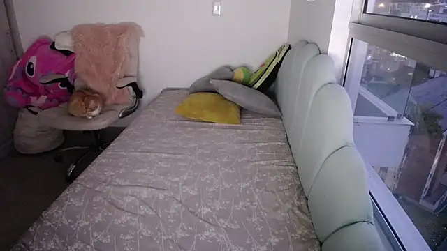 Snapshot of _arianalzate_ chatting on October 8, 2025, 11:02 pm  arianalzate  online show from October 8, 2025, 11:02 pm