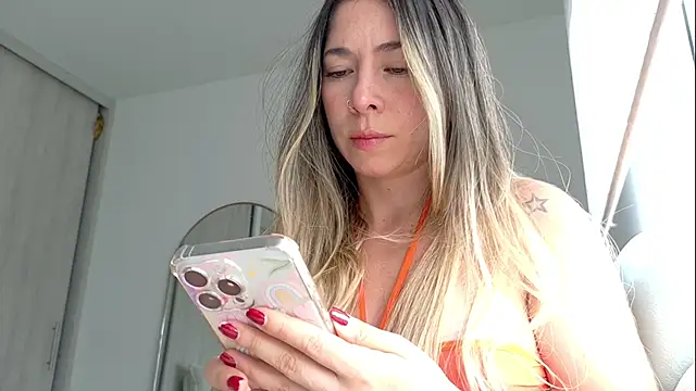 arianalzate  online show from June 9, 2026, 5:35 pm