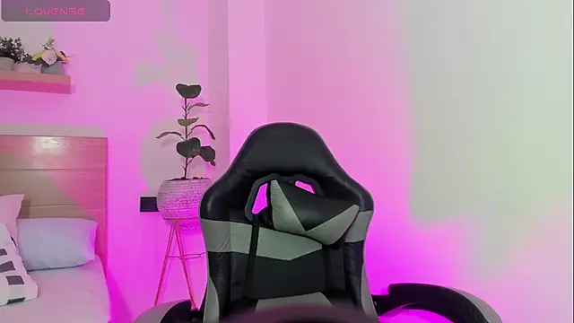 Snapshot of enma30_ chatting on October 6, 2025, 5:43 pm enma30 online show from October 6, 2025, 5:43 pm