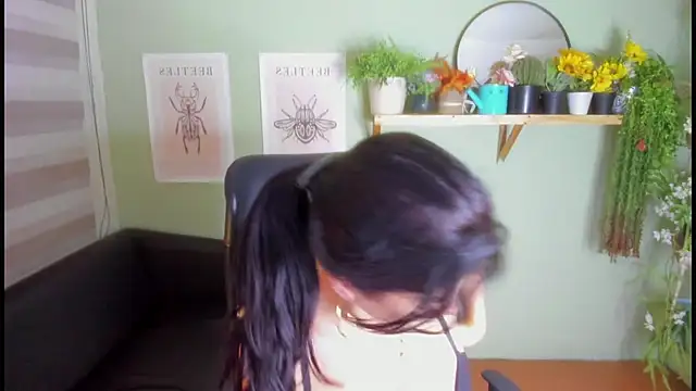 Snapshot of Aliiz_01 chatting on December 28, 2024, 11:30 am Aliiz 01 online show from December 28, 2024, 11:30 am