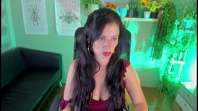 Snapshot of Aliiz_01 chatting on January 23, 2025, 3:05 am Aliiz 01 online show from January 23, 2025, 3:05 am