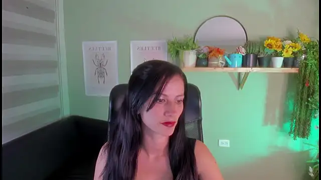 Snapshot of Aliiz_01 chatting on January 24, 2025, 2:49 am Aliiz 01 online show from January 24, 2025, 2:49 am