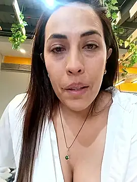 Snapshot of Lena-32 chatting on March 6, 2026, 10:17 pm Lena-32 online show from March 6, 2026, 10:17 pm