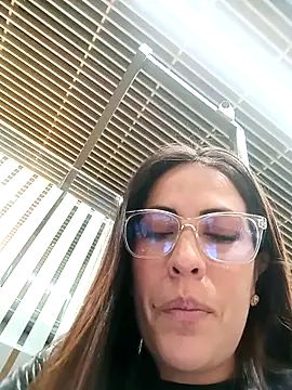 Snapshot of Lena-32 chatting on March 28, 2026, 11:15 pm Lena-32 online show from March 28, 2026, 11:15 pm