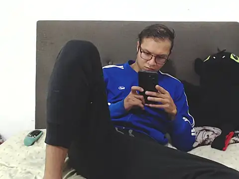 andy loverxx online show from February 8, 2026, 1:31 am