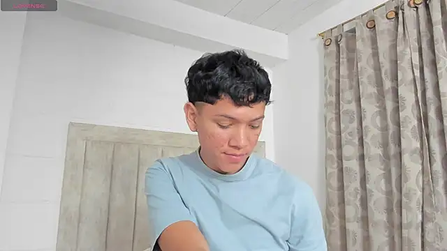 JulianRose 1 online show from December 13, 2024, 6:05 pm