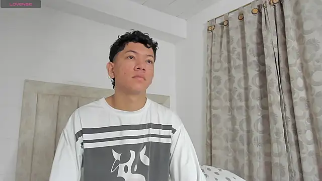 JulianRose 1 online show from December 28, 2024, 11:09 am