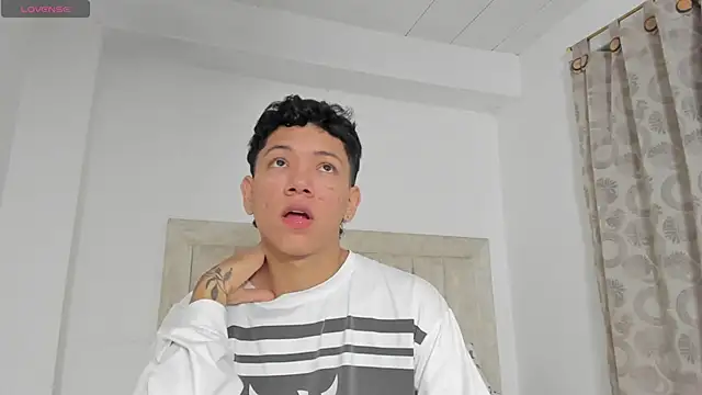 JulianRose 1 online show from December 29, 2024, 11:29 am