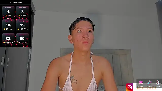 JulianRose 1 online show from May 6, 2026, 11:37 am