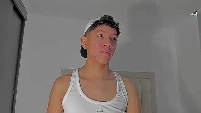 JulianRose 1 online show from May 28, 2026, 1:08 pm