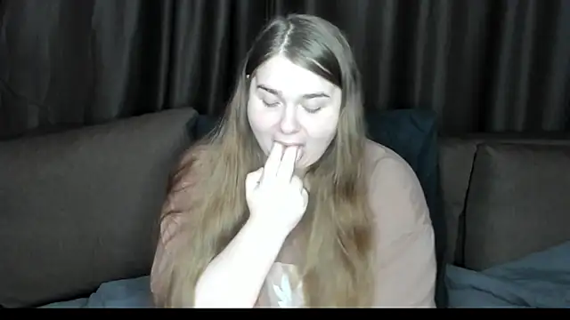 Snapshot of Aushpana chatting on October 14, 2025, 10:49 am Aushpana online show from October 14, 2025, 10:49 am