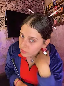 FlorBich online show from May 6, 2026, 3:13 am