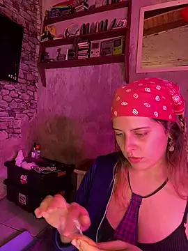 FlorBich online show from May 8, 2026, 4:40 am