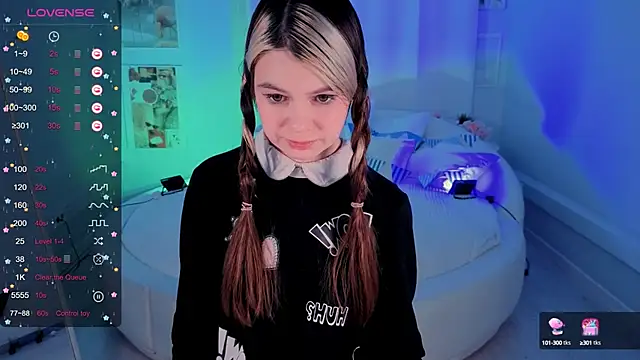 Snapshot of Lil_Amelie chatting on September 27, 2025, 2:22 pm Lil Amelie online show from September 27, 2025, 2:22 pm