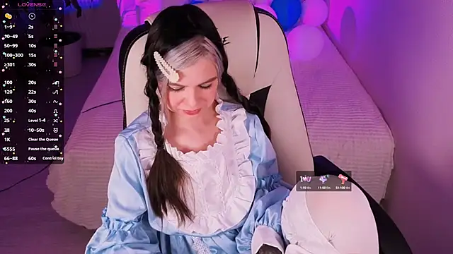 Snapshot of Lil_Amelie chatting on October 3, 2025, 10:01 am Lil Amelie online show from October 3, 2025, 10:01 am