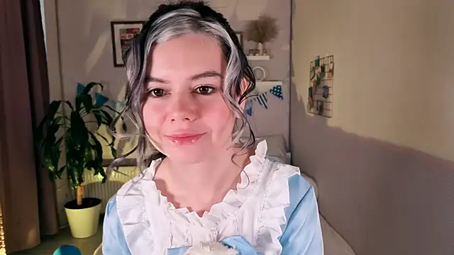 Snapshot of Lil_Amelie chatting on October 4, 2025, 8:01 am Lil Amelie online show from October 4, 2025, 8:01 am