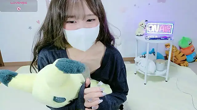 Snapshot of _Iroha_99 chatting on November 17, 2025, 2:12 pm Iroha 99 online show from November 17, 2025, 2:12 pm