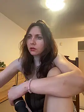 JasmineGlamour online show from June 21, 2026, 3:42 am