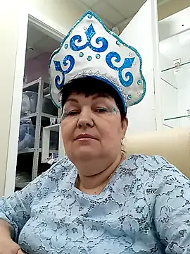 FantasyMichelle online show from December 31, 2024, 8:15 am