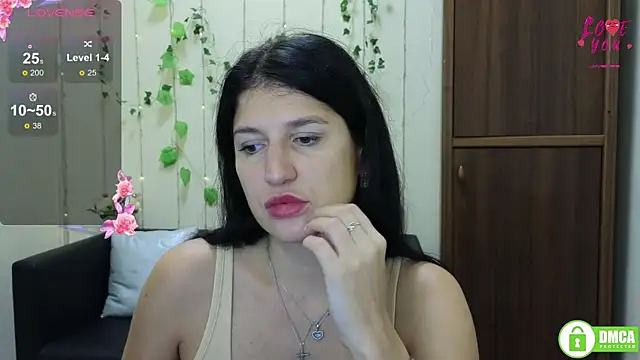 Snapshot of Alianna_Solo_Kisses chatting on October 22, 2025, 5:30 am Alianna Solo Kisses online show from October 22, 2025, 5:30 am