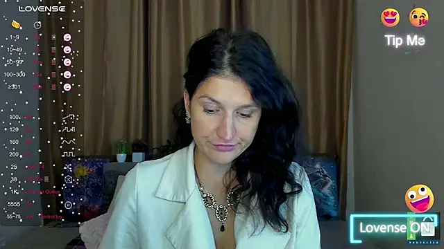 Snapshot of Alianna_Solo_Kisses chatting on November 1, 2025, 12:18 pm Alianna Solo Kisses online show from November 1, 2025, 12:18 pm