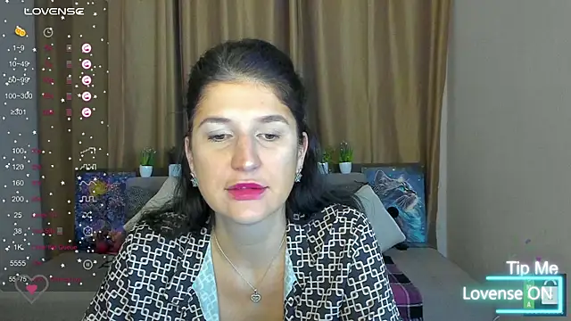 Alianna Solo Kisses online show from November 15, 2025, 6:33 am