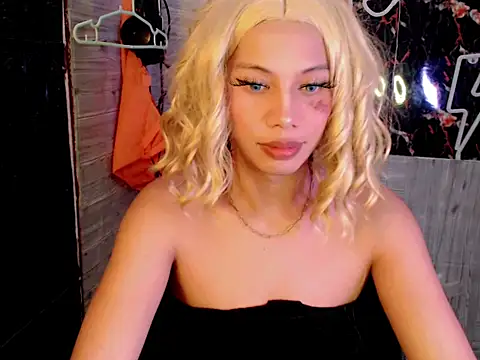 Snapshot of whiteladyboy chatting on November 2, 2025, 7:49 pm whiteladyboy online show from November 2, 2025, 7:49 pm