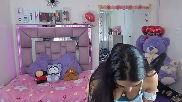 Snapshot of AriadnaCappelletty chatting on October 7, 2025, 4:04 pm AriadnaCappelletty online show from October 7, 2025, 4:04 pm