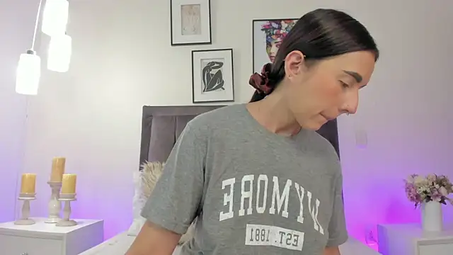 helen mooree online show from March 3, 2026, 12:44 pm