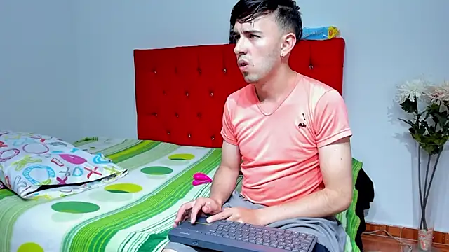 Snapshot of big-dicktop23 chatting on February 14, 2025, 2:50 am big-dicktop23 online show from February 14, 2025, 2:50 am