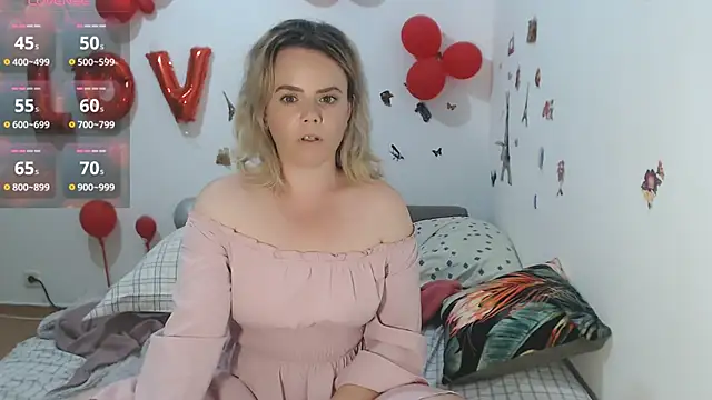 hotmilf4uxxx online show from June 17, 2026, 9:45 am