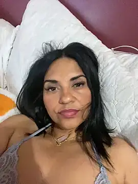 Snapshot of paolagomez_ chatting on December 6, 2024, 9:54 am paolagomez online show from December 6, 2024, 9:54 am