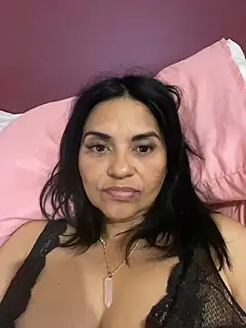 Snapshot of paolagomez_ chatting on December 13, 2024, 11:45 am paolagomez online show from December 13, 2024, 11:45 am