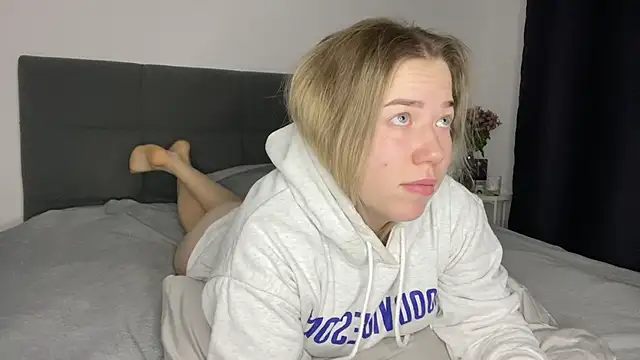 Embersweetbunny online show from January 9, 2025, 6:17 am