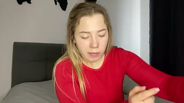 Embersweetbunny online show from January 16, 2025, 12:42 pm