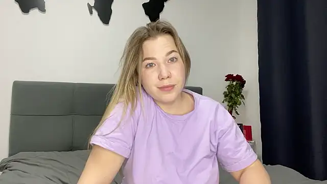 Embersweetbunny online show from January 29, 2025, 5:02 pm