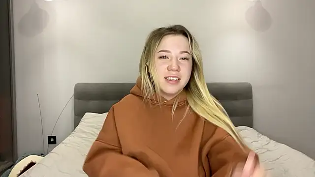 Embersweetbunny online show from January 9, 2026, 6:16 am