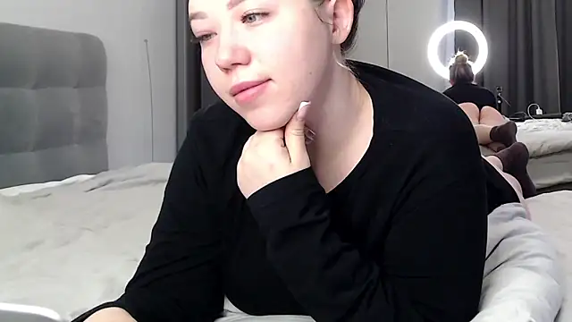 Embersweetbunny online show from February 3, 2026, 6:40 am