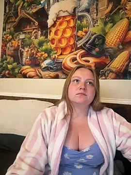 Snapshot of PhatAssBlond chatting on September 22, 2025, 1:35 pm PhatAssBlond online show from September 22, 2025, 1:35 pm