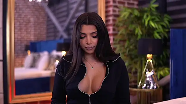 NicoleCellini online show from October 15, 2025, 6:08 pm