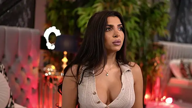 NicoleCellini online show from December 19, 2025, 7:32 pm