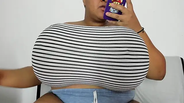 bigmom69  online show from July 8, 2026, 2:10 pm